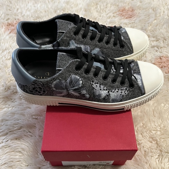 New Authentic VALENTINO GARAVANI Butterfly Embroidered Sneakers With Lea… - Picture 3 of 8